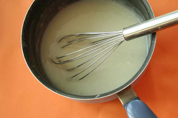 Comment faire de la pâte à fixe soi-même ? La recette est facile et  naturelle